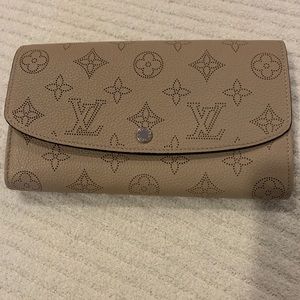 Louis Vuitton Iris Wallet in Mahina Leather Galet